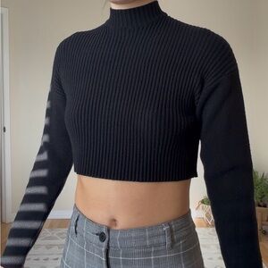 Black Ribbed Top – Simons (S)